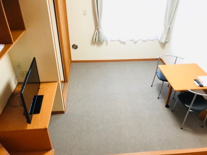 レオパレス駒場 居間