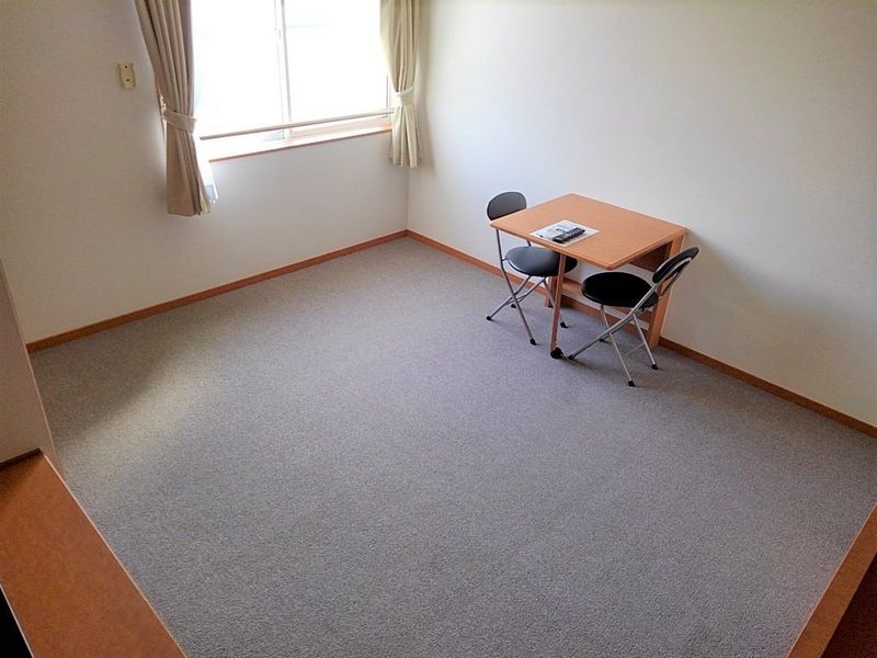 レオパレスグリーンハイツ 居間