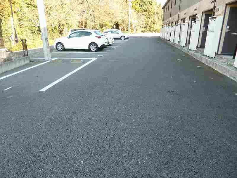レオパレスインペリアル 駐車場