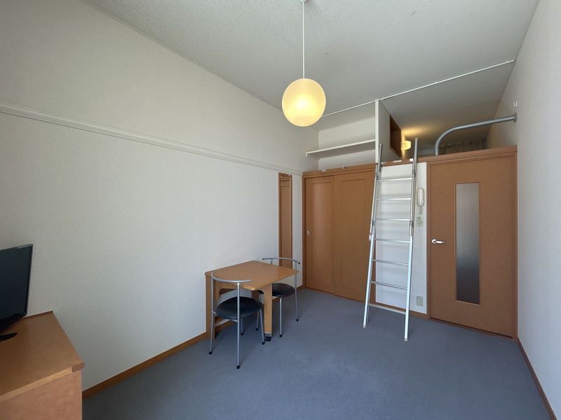 レオパレススカイライン 居間