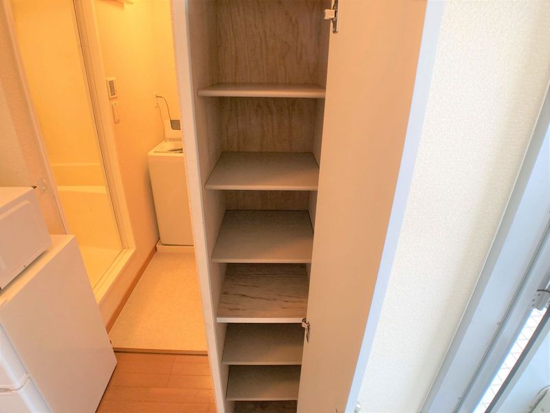レオパレスチェリ 収納