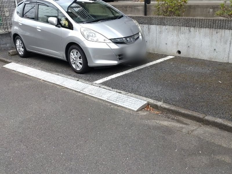 レオパレスサンミッシェル 駐車場