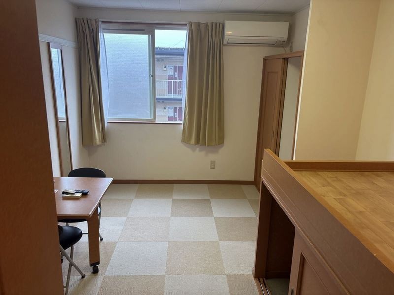 レオパレス宮代庭苑 居間