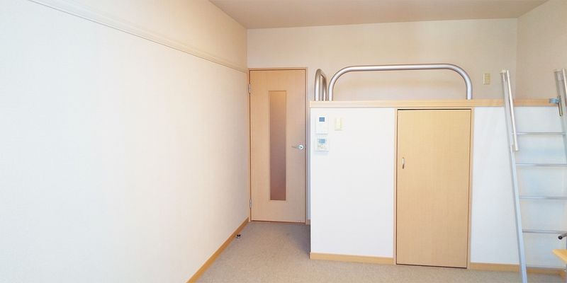 レオパレスバンリュ 居間