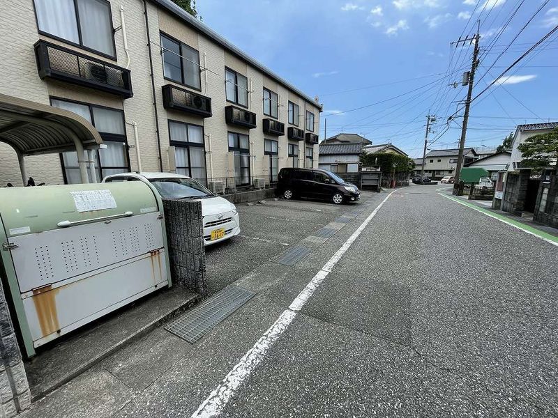 レオパレスソレーユ 駐車場