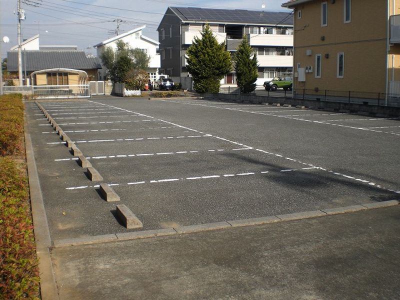 レオパレスアサクラ 駐車場