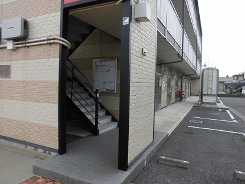 レオパレスポワールみゆきⅡ エントランス