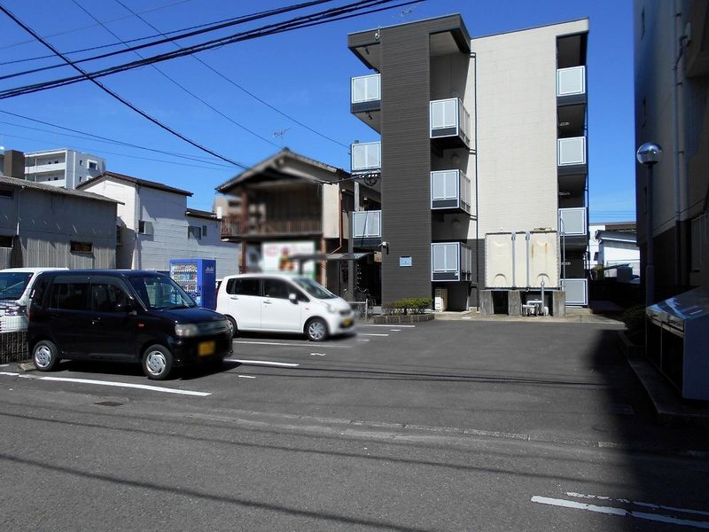 レオパレス橘 駐車場