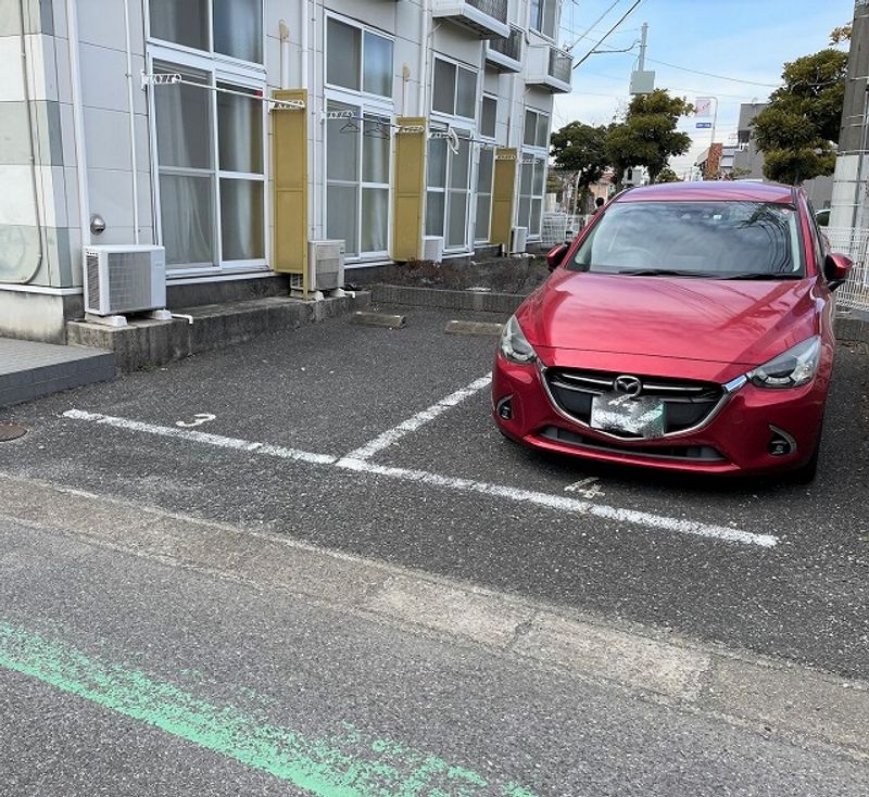 レオパレスレジェンス 駐車場