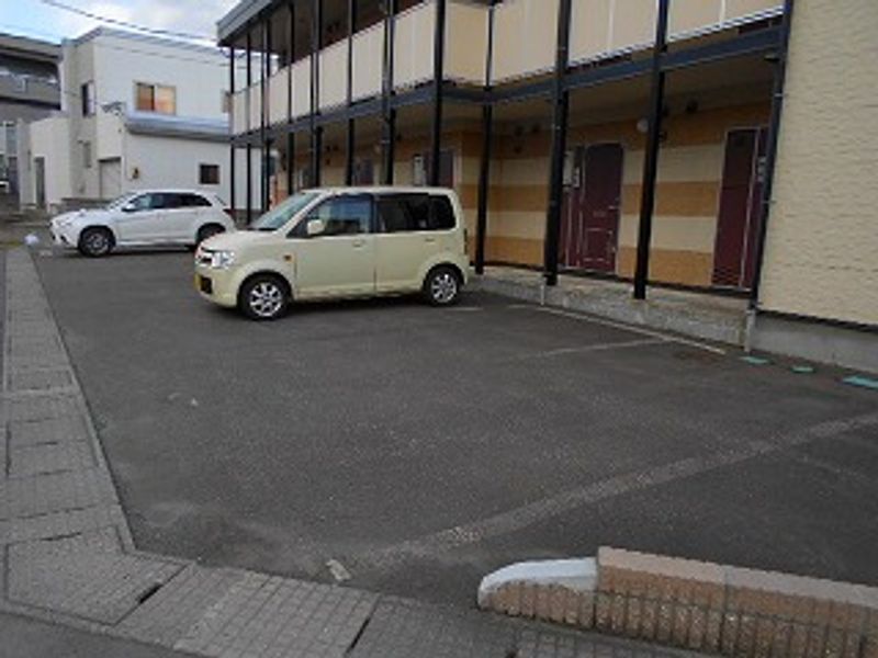 レオパレスＴＯＭＩＴＡ　５ 駐車場