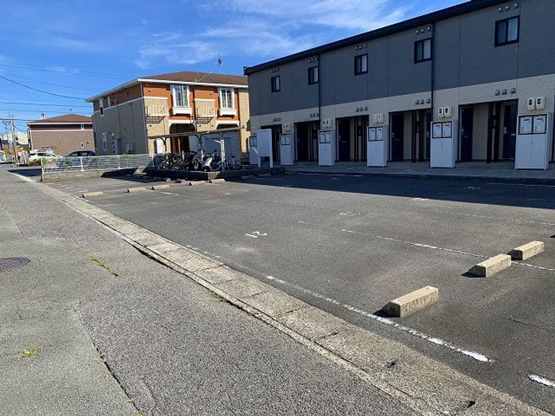 レオパレス長蔵 駐車場