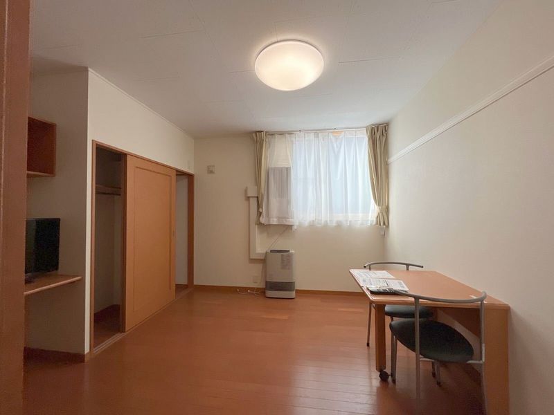 レオパレスライブリーⅡ 居間