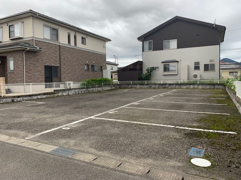 レオパレスリベール 駐車場
