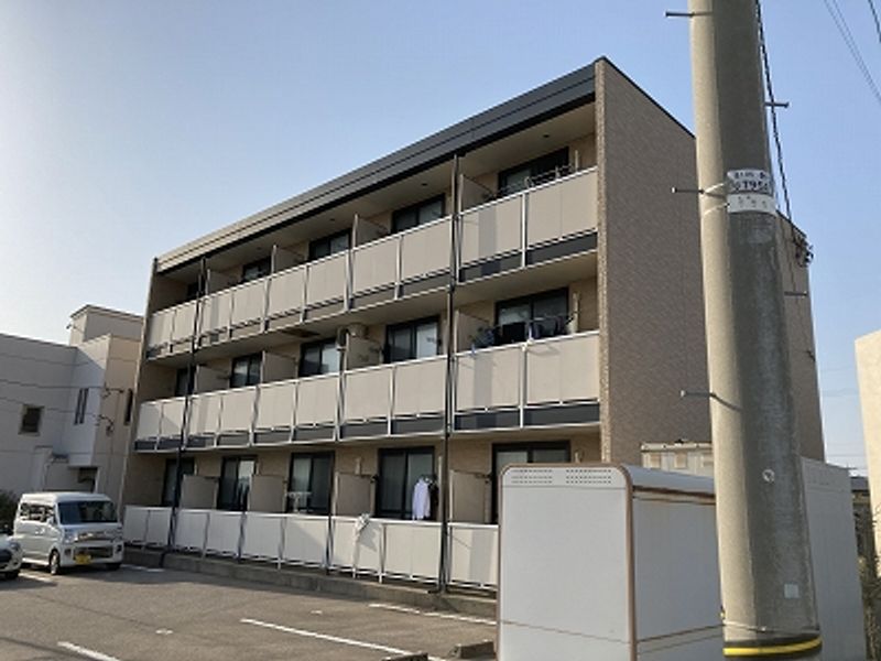 レオパレス東金沢 エントランス