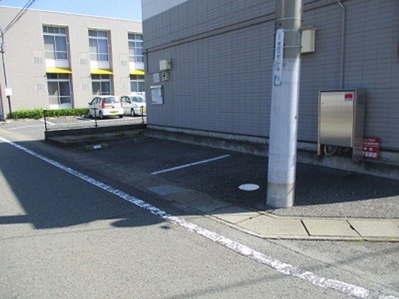 レオパレスセレッソ 駐車場