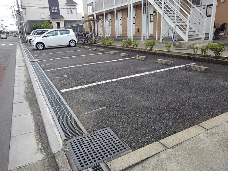 レオパレス湘南 駐車場