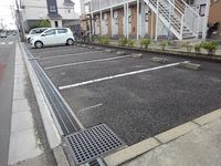 レオパレス湘南 駐車場