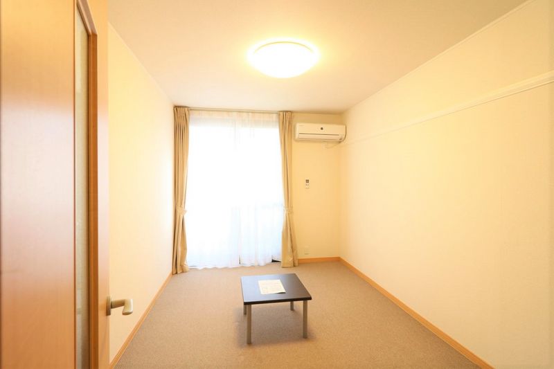 レオパレスリバービレッジ 居間