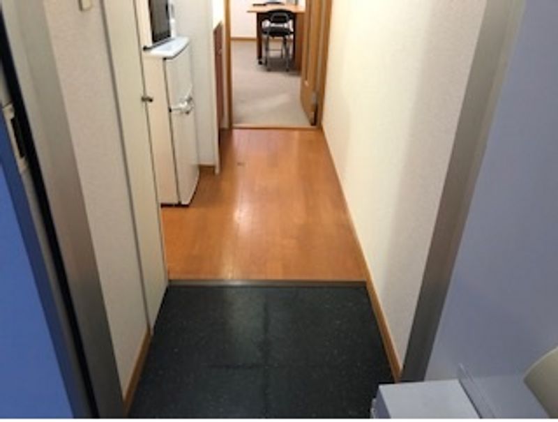 レオパレスｉ 玄関