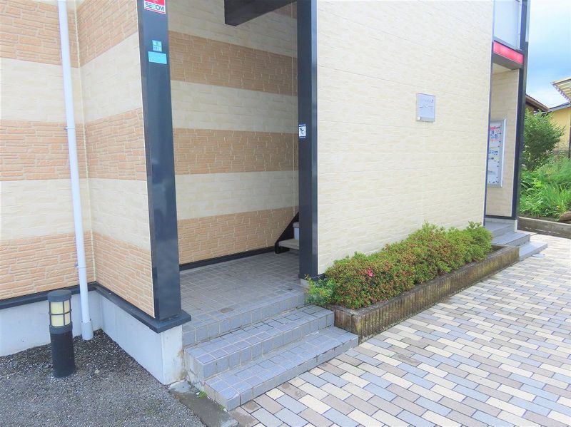 レオパレスつきのき エントランス