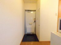 レオパレスイーグル 玄関