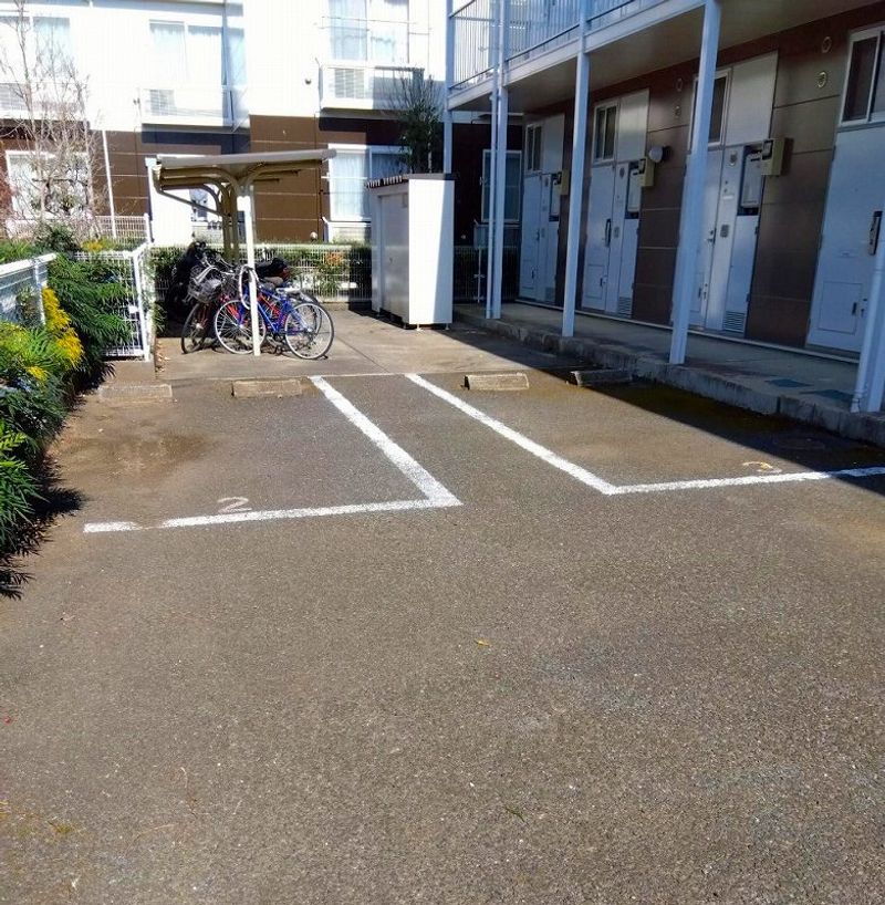 レオパレス丸山 駐車場