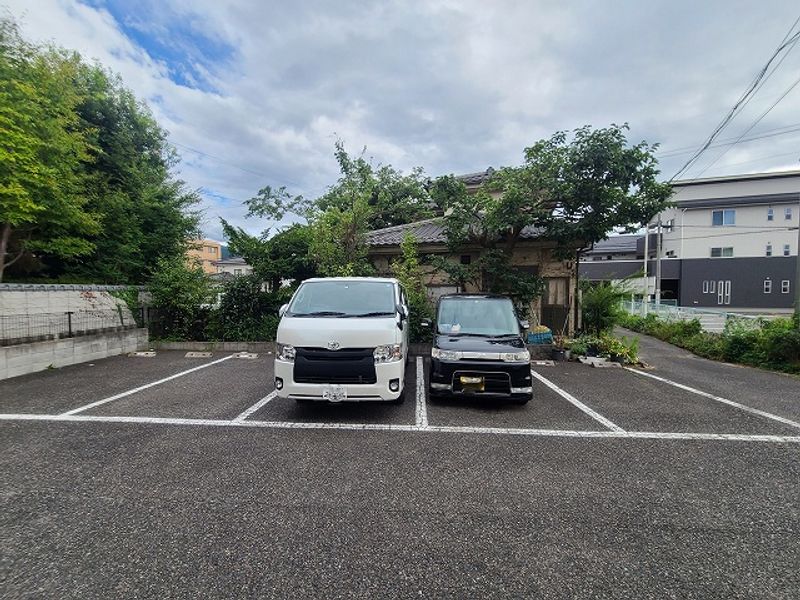 レオパレスなのはな 駐車場