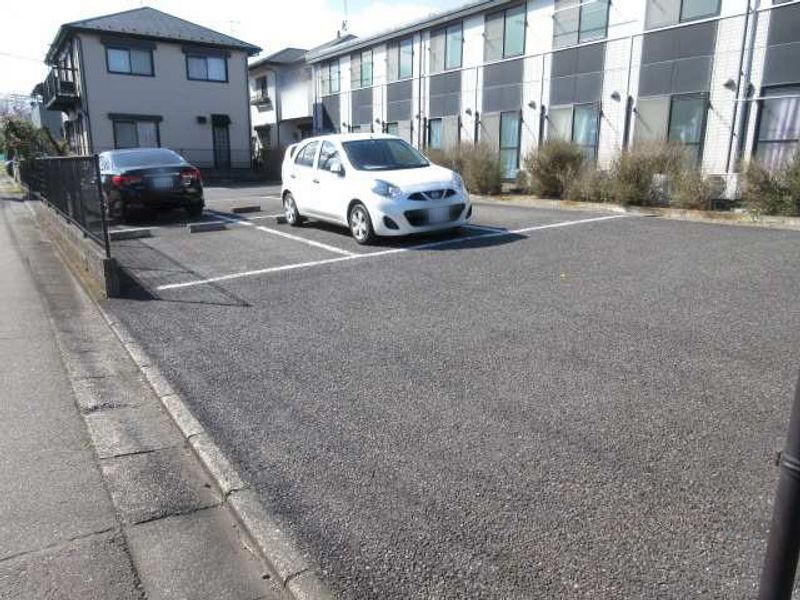 レオパレスリモーネ 駐車場