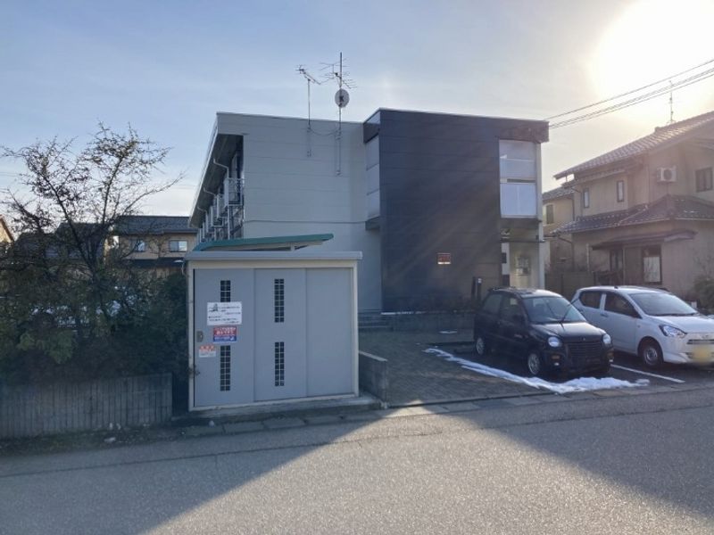レオパレスディアコート 外観