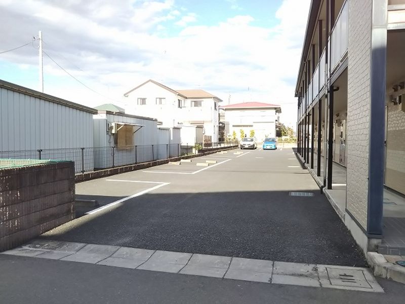 レオパレスエクレール 駐車場