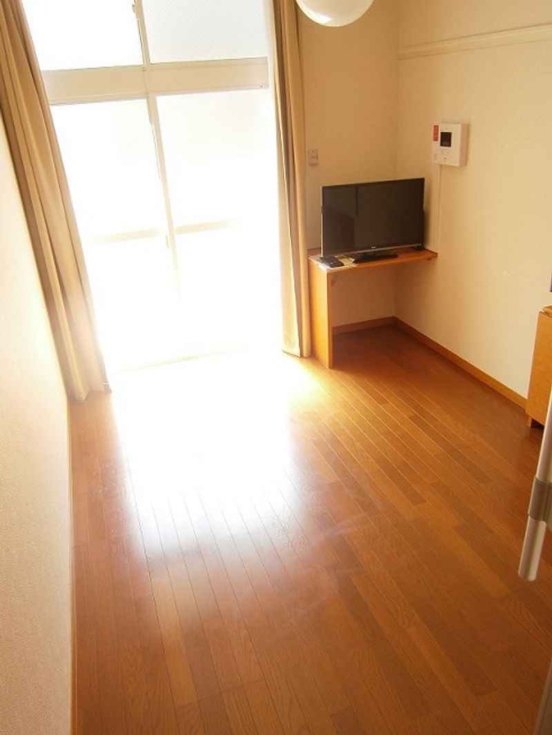 レオパレス森 居間