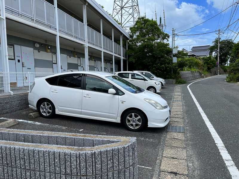 レオパレスサンクチュアリ 駐車場