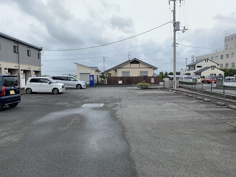 レオパレスサーブ 駐車場