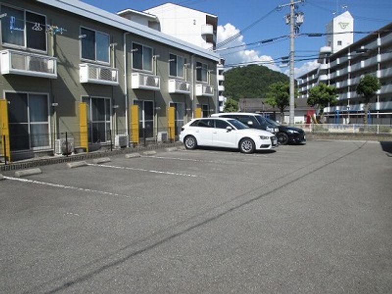 レオパレス祥 駐車場