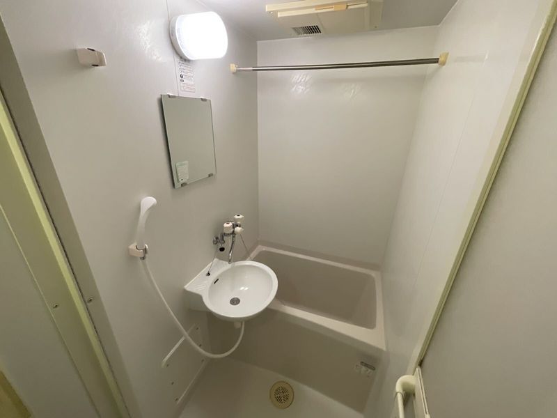 leopalace Sanyo Bathroom