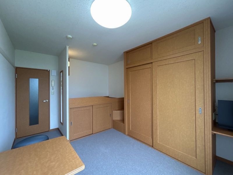 レオパレス広町 居間