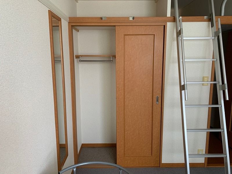 レオパレスコートサイド 収納