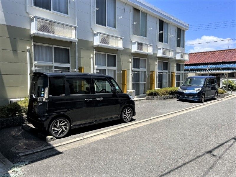 レオパレスｃｈｕＴＴｉ 駐車場