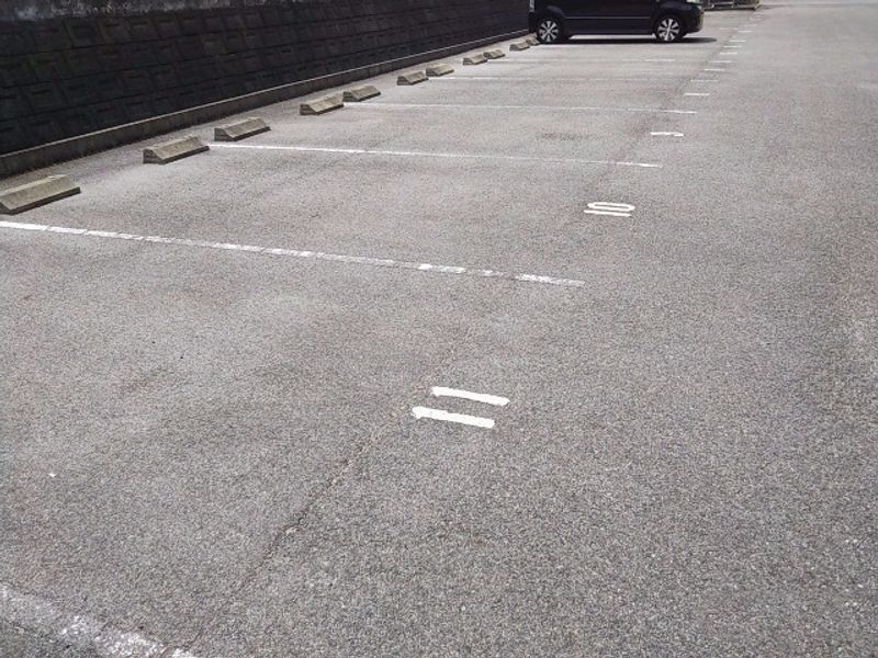レオパレスヴェルガーデン 駐車場