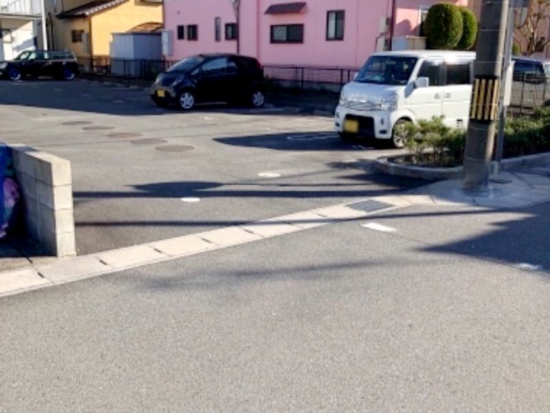 レオパレストゥインクル２１ 駐車場