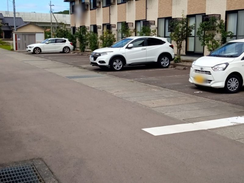 レオパレスフレンズ 駐車場