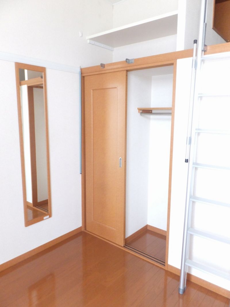 レオパレスルナシャインⅡ 収納