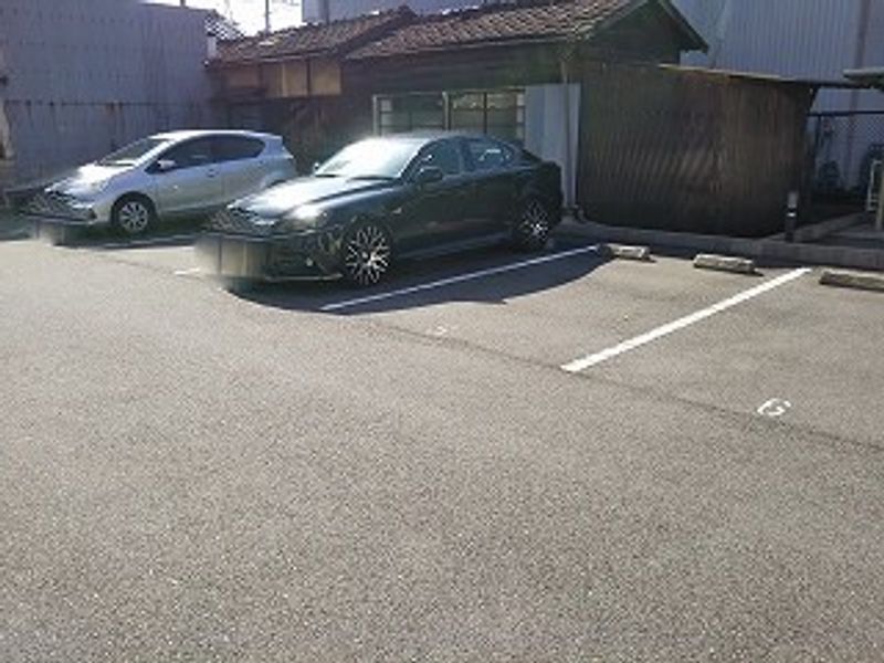 レオネクストブルースカイ 駐車場