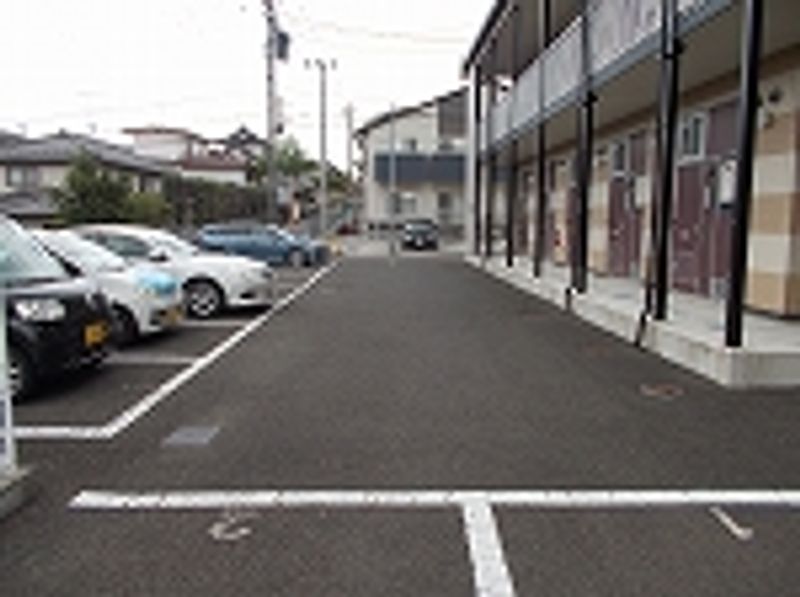 レオパレス鷺ヶ森 駐車場