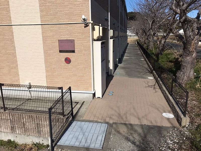 レオパレスせせらぎ エントランス