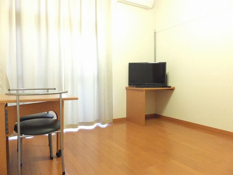 レオパレスプロミネンス 居間