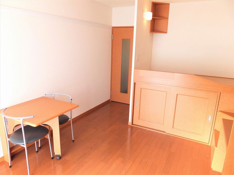 レオパレスオーロラ 居間