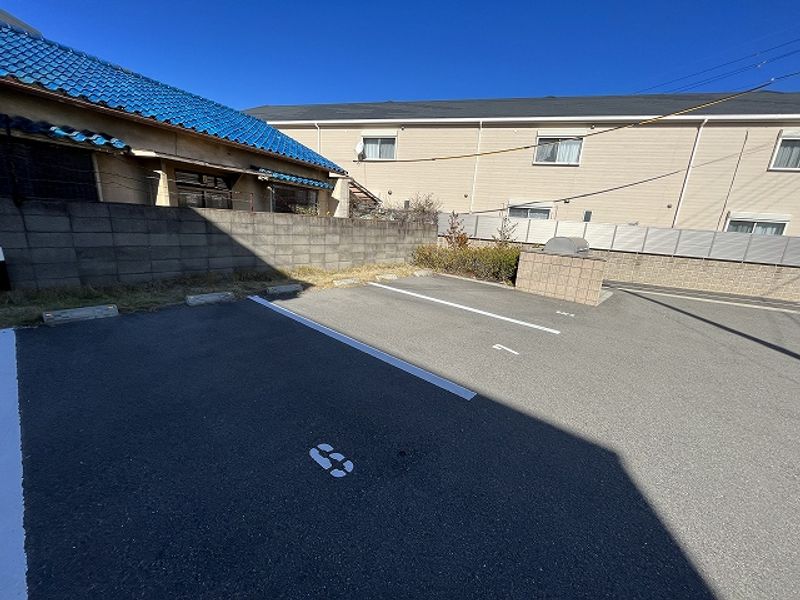 レオネクストクレモンティーヌ 駐車場