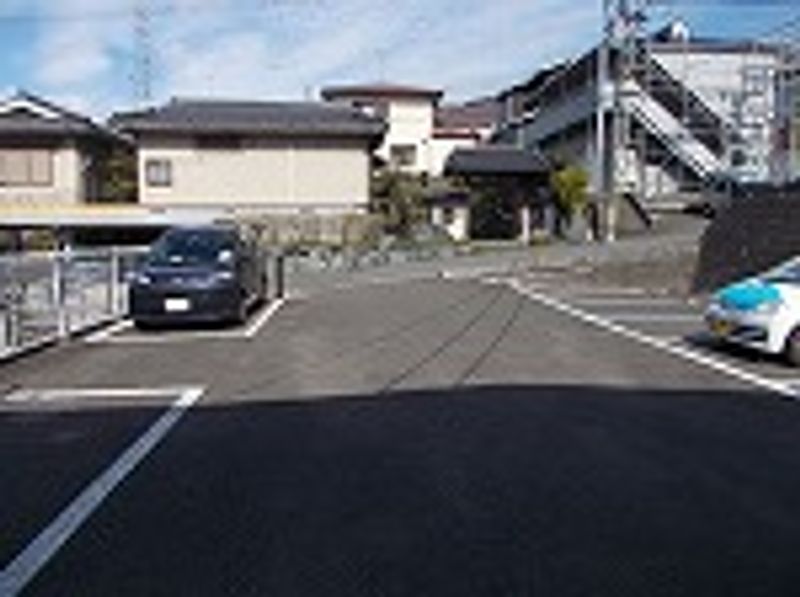 レオパレスＡＴｅｒｒｅ 駐車場