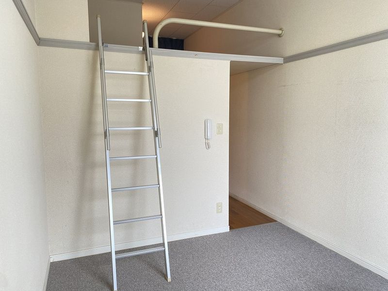レオパレス藤 居間